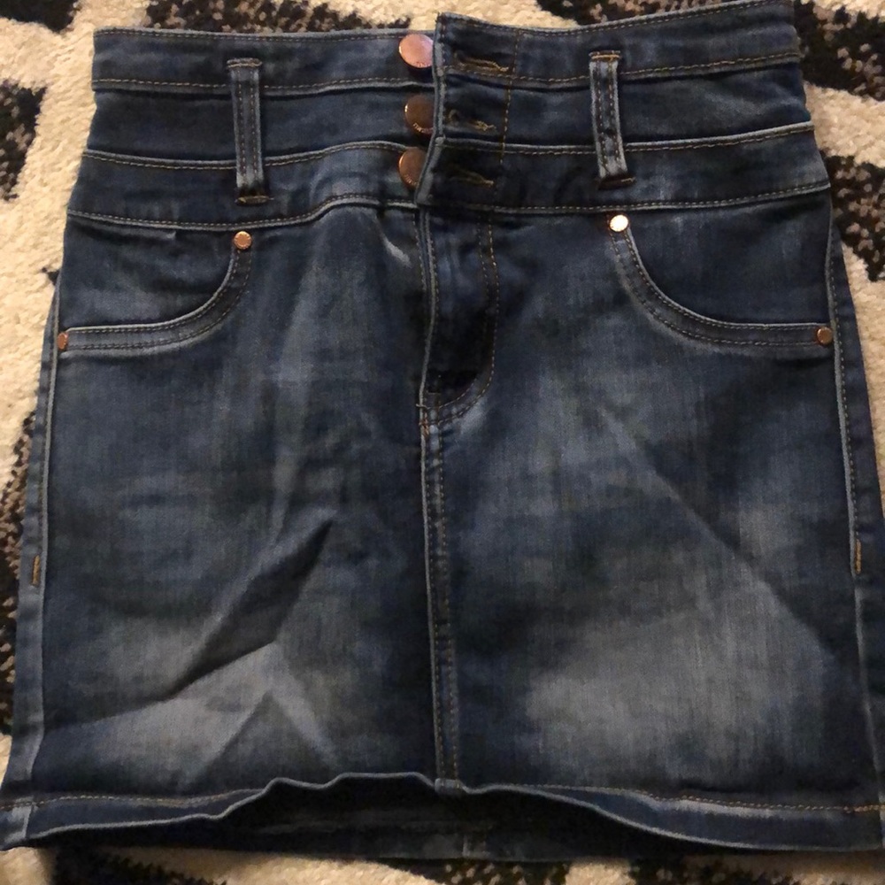 Jean short skirt XS Tinseltown good condition